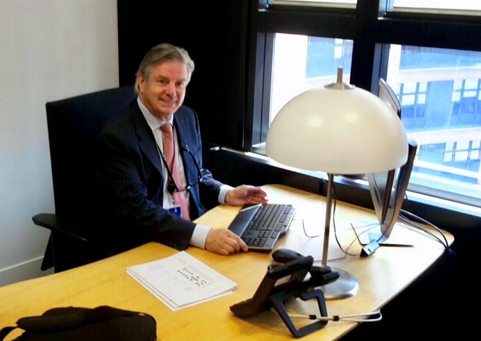 Toine Manders op zijn kantoor in Straatsburg
