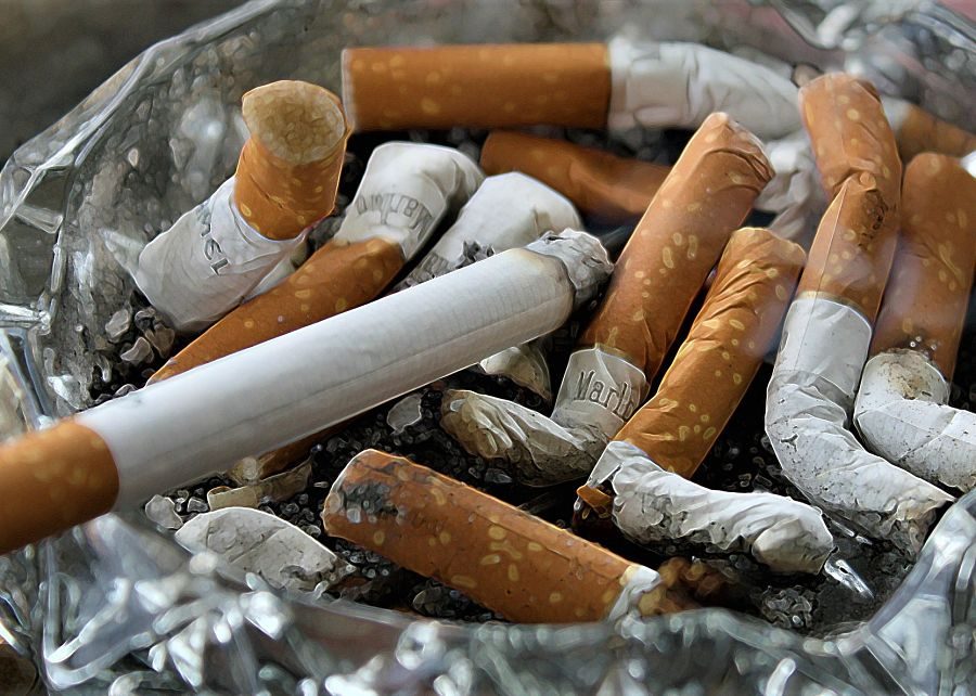 Sigaretten in een asbak - Foto: Geralt (Pixabay)