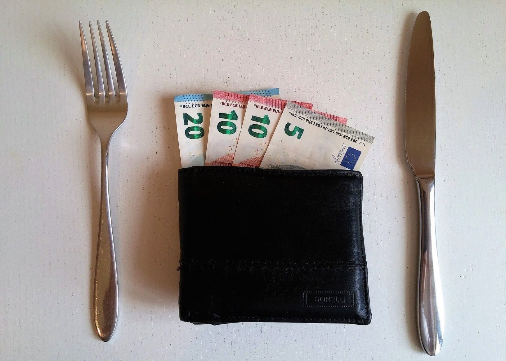 Geld en loon voor eten - Foto: Peter Facebook (Pixabay)