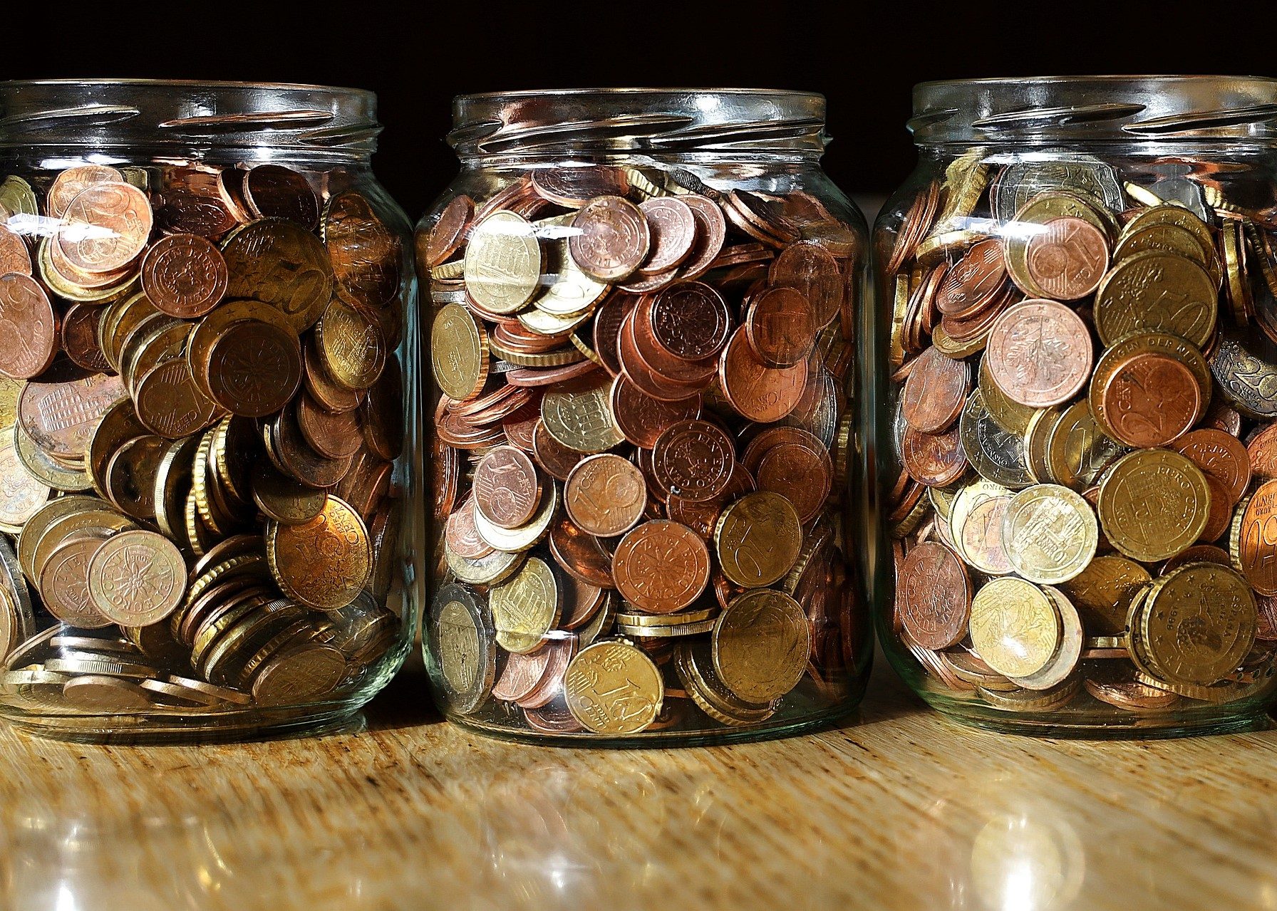 Geld in potjes - Foto: Franz W. (Pixabay)